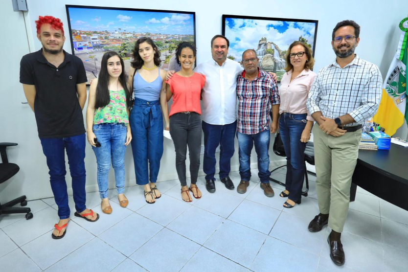 Prefeito Luciano Barbosa recua e estudantes terão transporte para Ufal