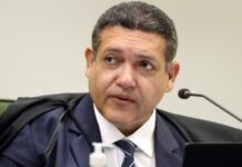 Ministros veem favorecimento a Flávio Bolsonaro em decisões de Kassio no TSE