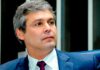 Lindbergh pede buscas em jatos ligados a Vorcaro e usados por Flávio Bolsonaro