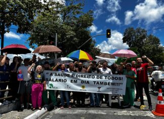 Trabalhadores do Hospital Veredas protestam contra atraso nos salários