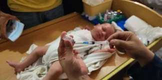 Israel está bloqueando seringas necessárias para vacinar crianças em Gaza