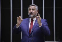 Quadrilha tomou de assalto o INSS durante o governo Bolsonaro, diz Pimenta