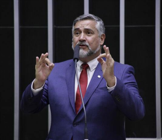 Quadrilha tomou de assalto o INSS durante o governo Bolsonaro, diz Pimenta