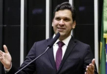 Investigada por desvio no SUS é apontada como funcionária fantasma de Isnaldo Bulhões