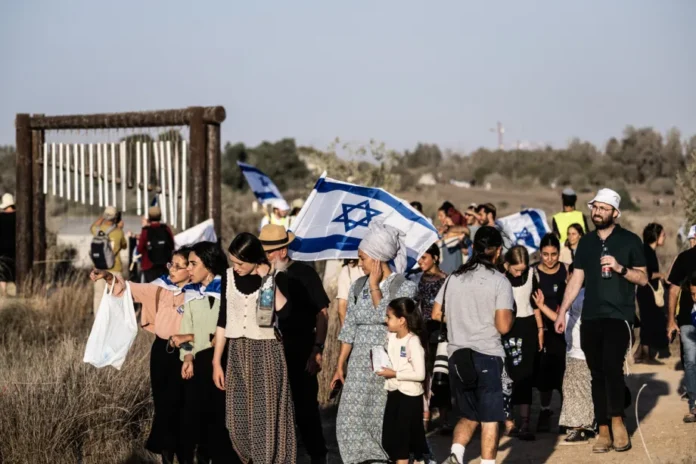 AA-20250730-38708931-38708925-ISRAELI_SETTLERS_MARCH_TO_GAZA_BORDER_DEMAND_RESETTLEMENT