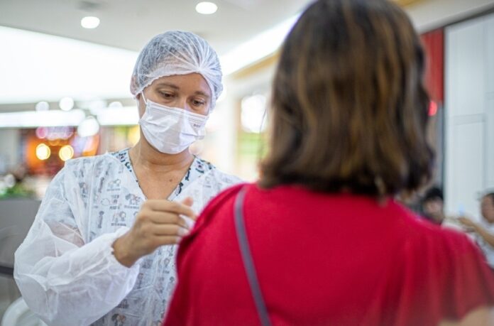 11-04-23-Vacinacao-contra-Influenza-Maceio-Shopping-SMS-Foto-Celio-Junior-11_2026-01-28-132756_enwo