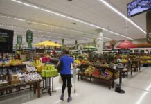 Regra que muda trabalho aos domingos e feriados no comércio entra em vigor em março