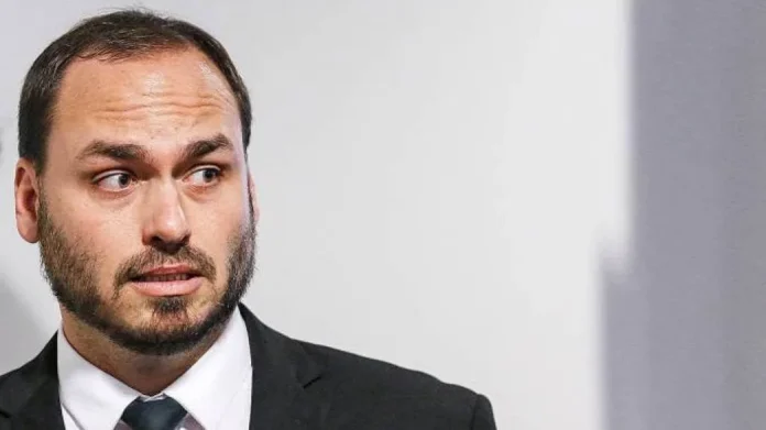 Carlos_Bolsonaro_-_Roosevelt_Pinheiro.AgenciaBR-031818_1028-685-0-0-e1645651344674