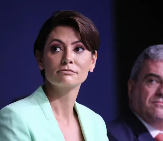 Fake news compartilhada por Michelle provoca ataques e ameaças de morte a jornalistas