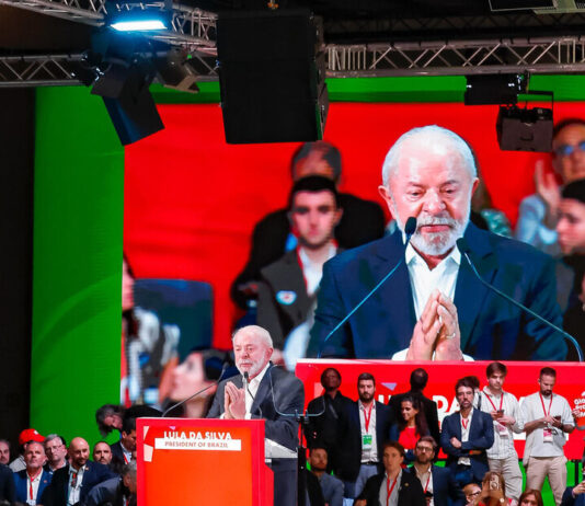 Lula critica guerras e afirma que Iraque, Líbia, Gaza e Irã foram alvo de “mentiras”