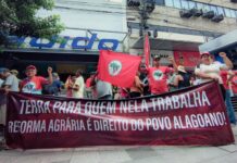 Movimentos camponeses ocupam sede do Incra para cobrar a reforma agrária em Maceió
