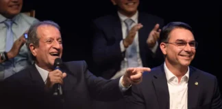 Partido de Flávio Bolsonaro, PL trava fim da 6×1 e defende trabalho ‘até a exaustão’