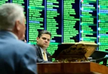 Alcolumbre segura BolsoMaster na gaveta após Datafolha atingir Flávio Bolsonaro
