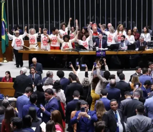 Em vitória do governo Lula, Câmara aprova PEC do fim da escala 6×1 em dois turnos