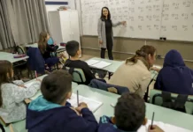 Senado aprova MP que estabelece piso de R$ 5.130 para professores