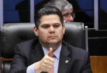 Alcolumbre trava tramitação da PEC do fim da 6×1 no Senado