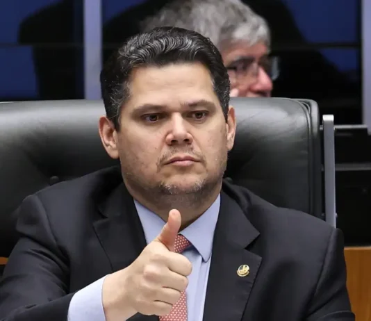 Senado trava votação do fim da escala 6×1 e prejudica milhões de trabalhadores