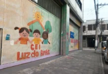 Ato em SP pede justiça após morte de bebê em creche conveniada à prefeitura