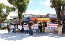 Alunos da Uncisal com risco de perder vaga protestam no Centro