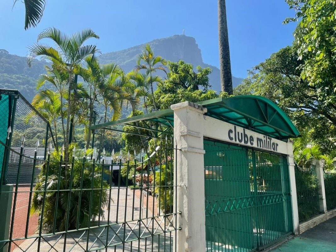 entrada-do-clube-militar-no-rio-1680285395903_v2_4x3