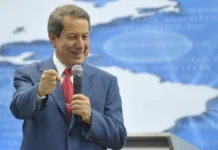 Pastor RR Soares lança cinco filhos nas eleições de 2026 em quatro partidos diferentes