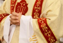 Ex-padre recebe pena de 48 anos por estuprar e torturar enteados
