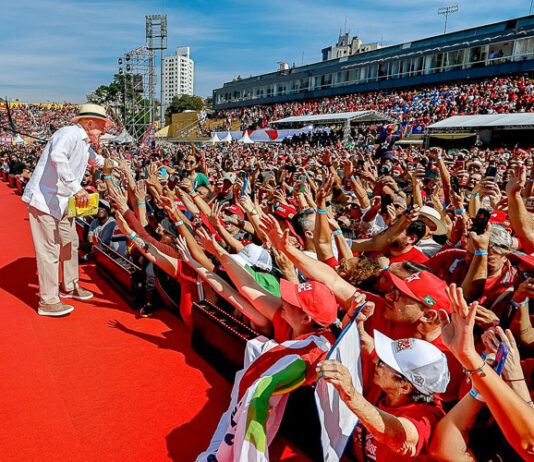 Lula arranca para o tetra na Vila Euclides: “Nós vamos fazer desse país uma grande nação”