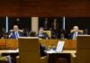 Ministros acusam Mendonça de ilegalidade; Dino pede vista e sessão do STF é suspensa