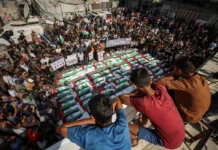 Em meio a velório de 62 crianças em Gaza, cresce pressão internacional contra Israel