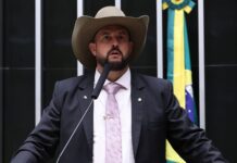 Bolsonaristas são contra reajuste do Bolsa Família, mas TSE rejeita a ação