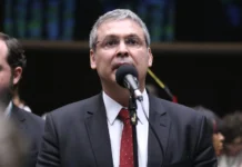 Lindbergh aciona PGE contra Hang por possível assédio eleitoral na Havan