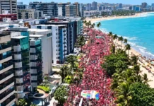 Mais de 20 mil pessoas participam de manifestação pró-Lula na orla de Maceió