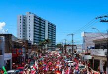 Manifestação pró Lula na orla de Maceió arrasta cerca de 10 mil pessoas