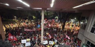 Mais de 3 mil estudantes participam de manifestação em defesa da democracia e da Ufal