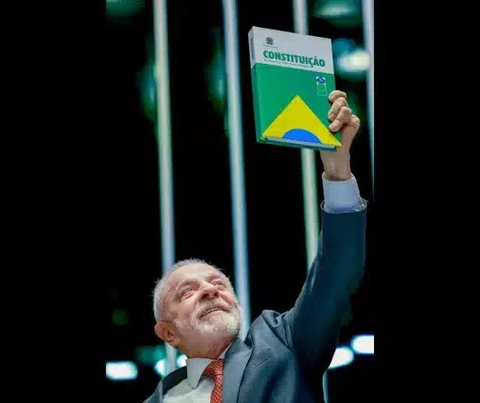 Lula promulga fim da escala 6×1 em sessão solene do Congresso