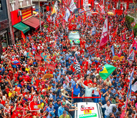 Em São Paulo, 100 pessoas mil participam do encerramento da campanha de Lula