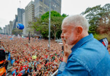 Lula reúne mais de um milhão na Paulista e convoca juventude a defender a democracia